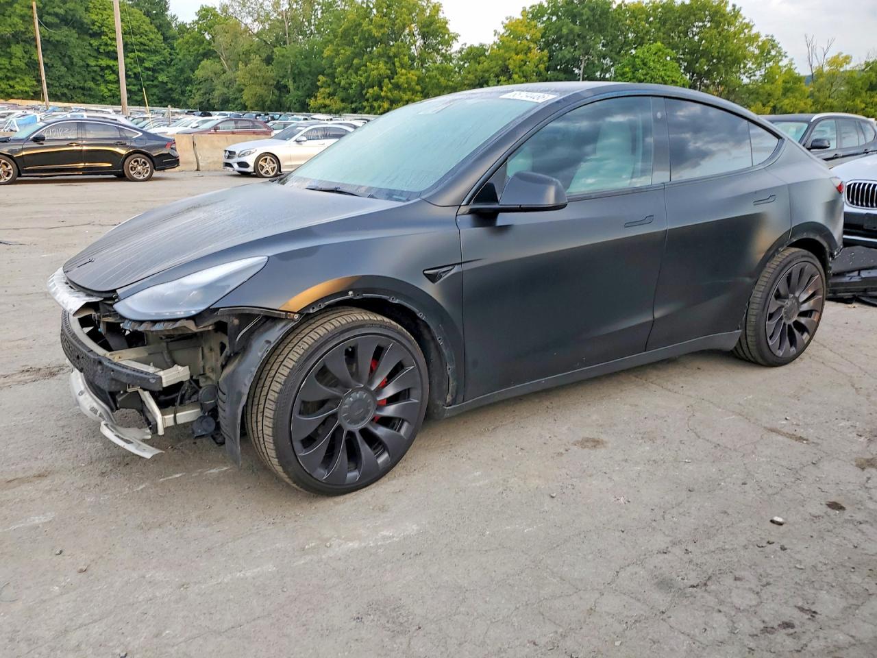2021 Tesla Model Y - zdjęcie główne
