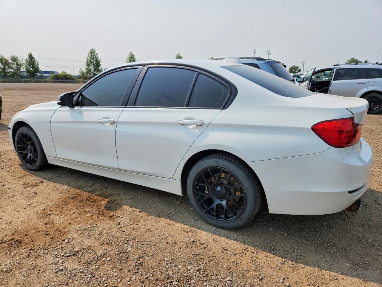 2013 BMW Seria 3 328i - zdjęcie 2
