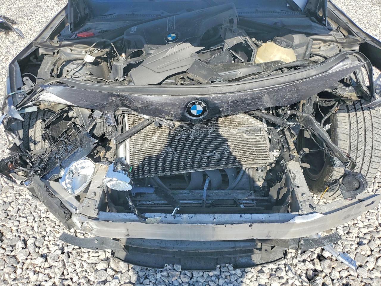 2016 BMW 320 I - zdjęcie 11