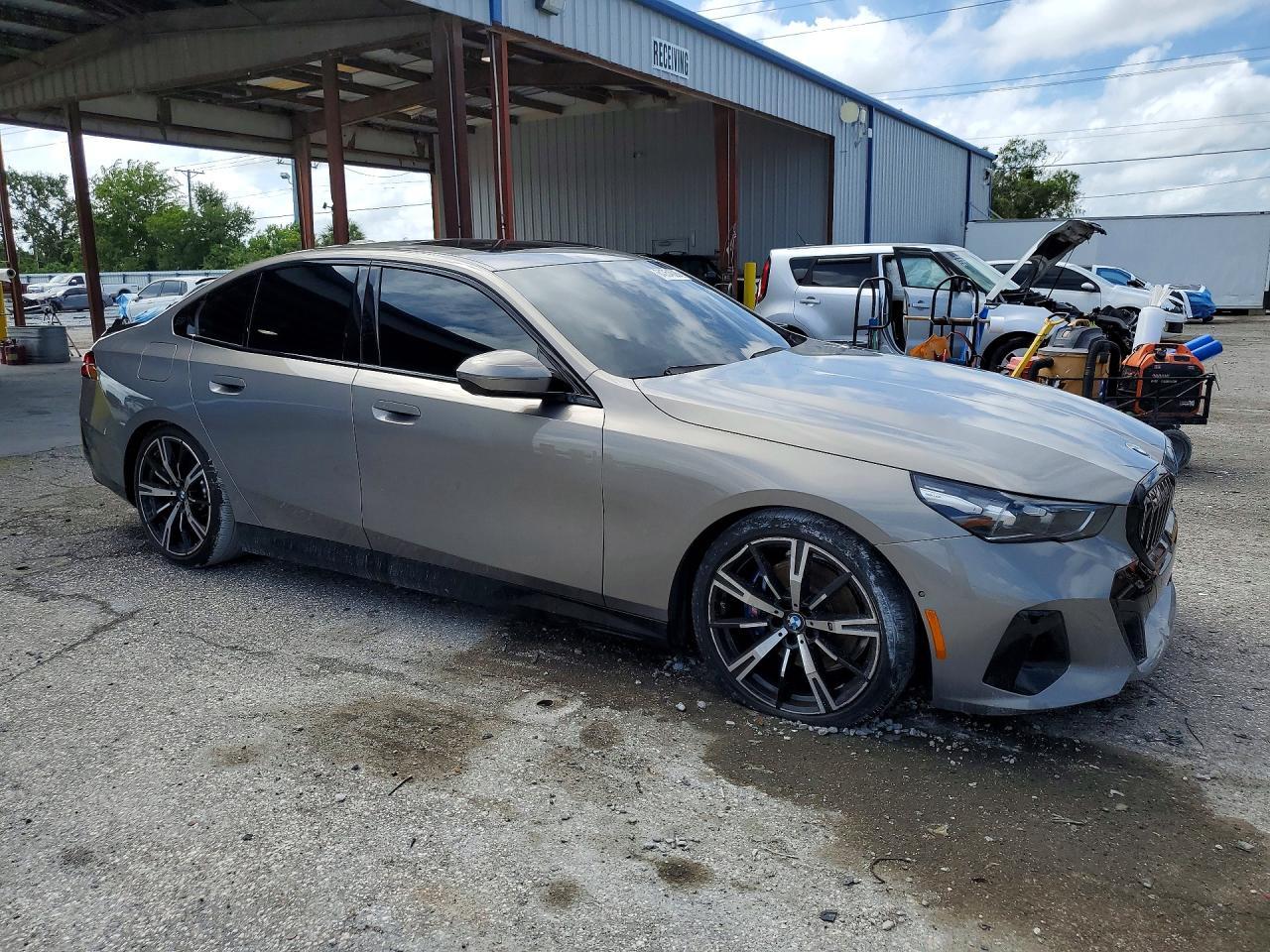 2025 BMW 530 I - zdjęcie 4