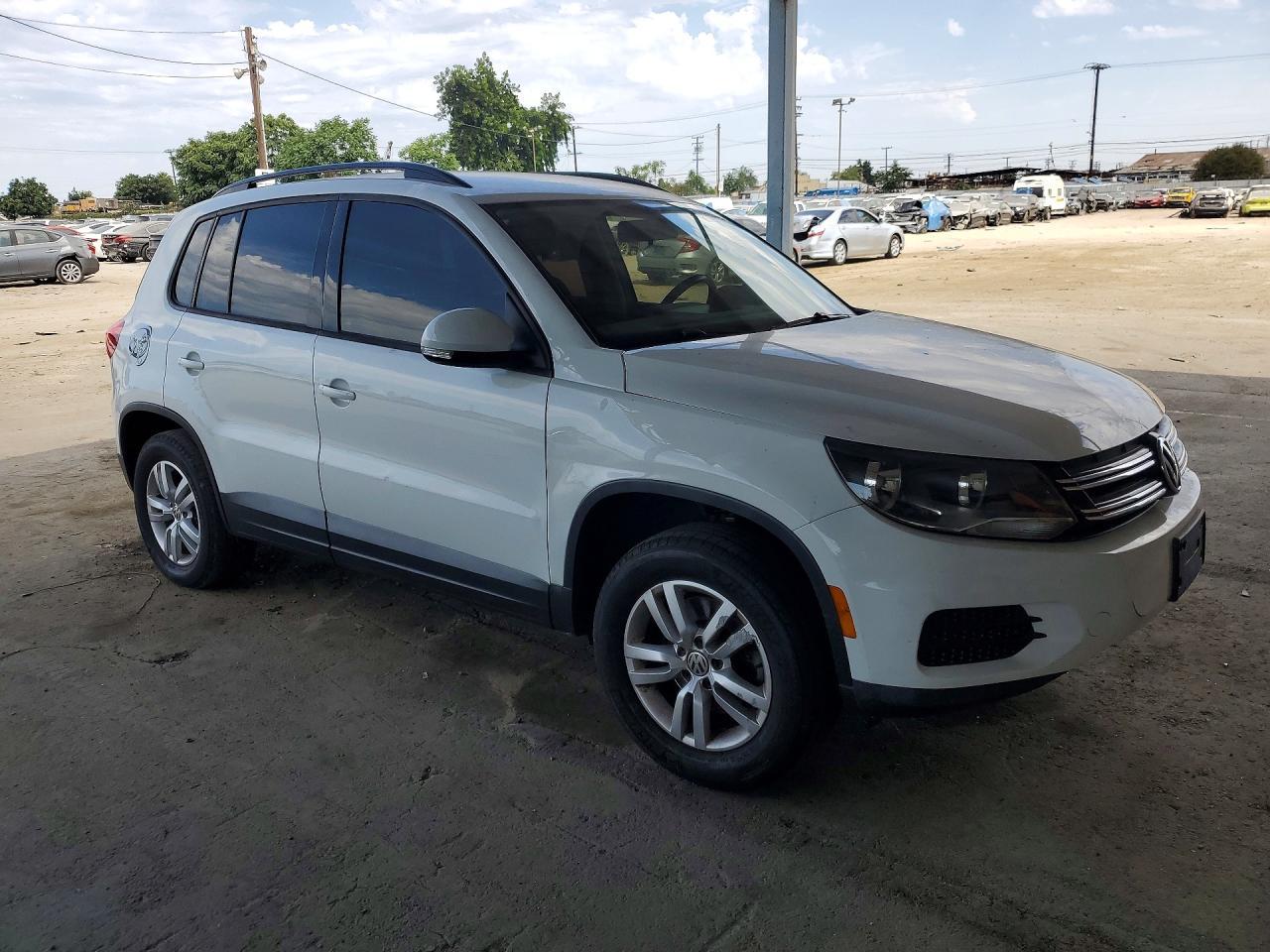2015 Volkswagen Tiguan S - zdjęcie 4
