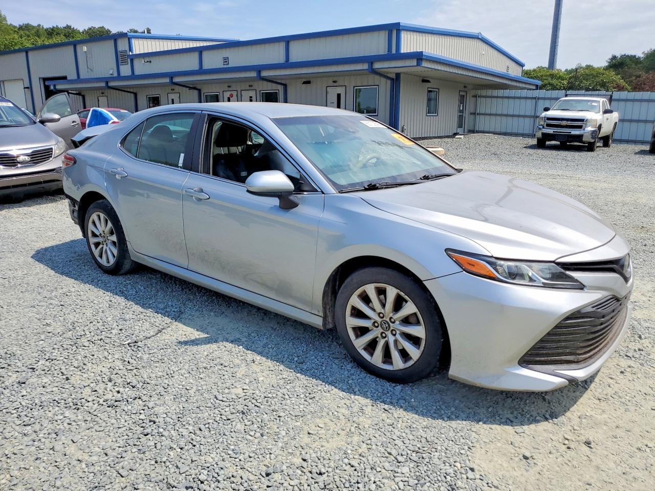 2018 Toyota Camry Le - zdjęcie 4