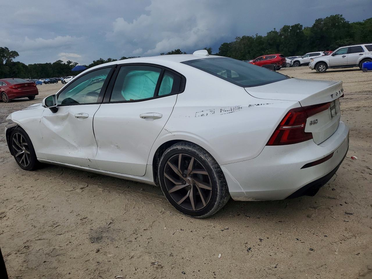 2020 Volvo S60 T5 Momentum - zdjęcie 2