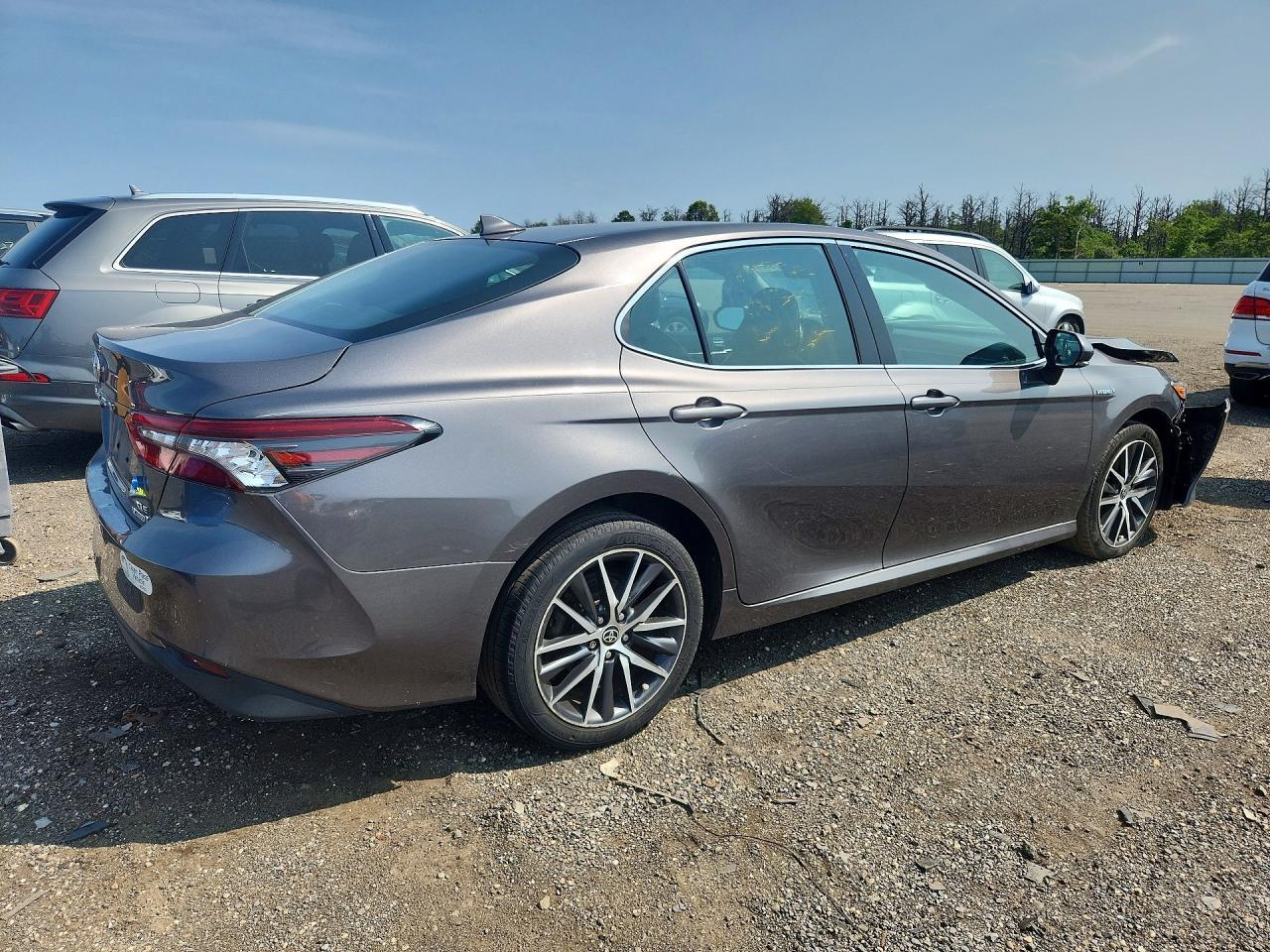 2021 Toyota Camry Xle - zdjęcie 3
