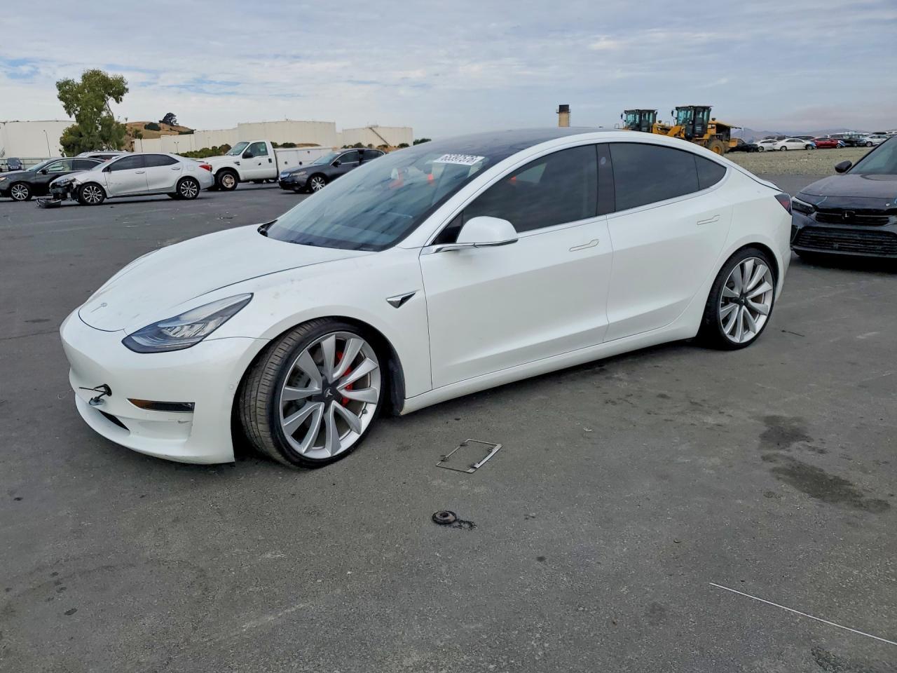 2019 Tesla Model 3 - zdjęcie główne