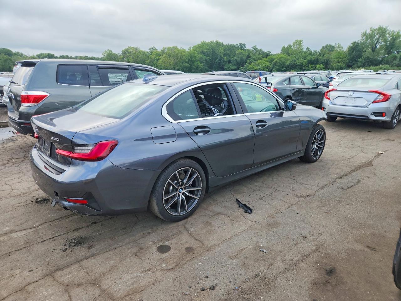 2021 BMW Seria 3 330i - zdjęcie 3