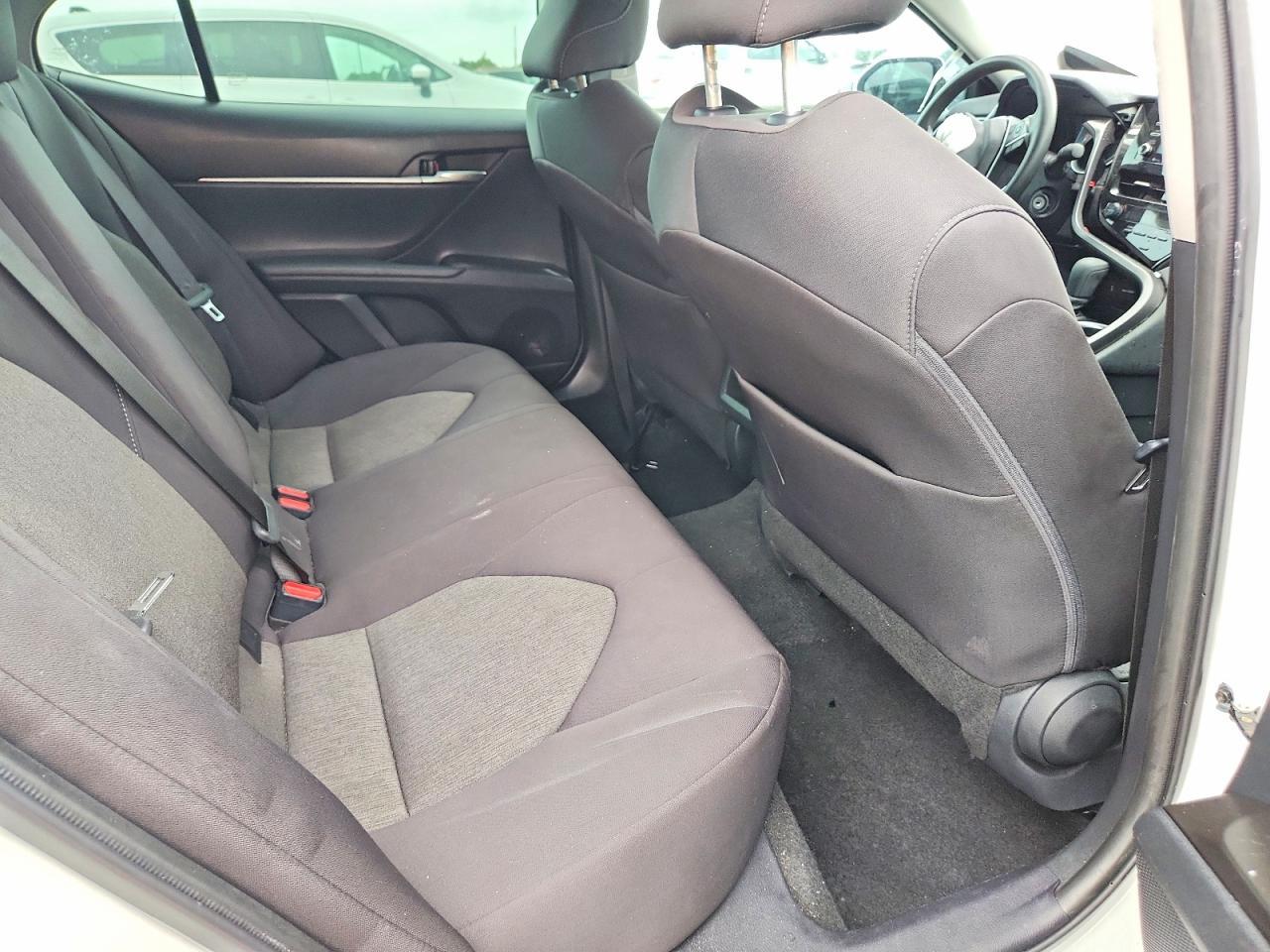 2023 Toyota Camry Le - zdjęcie 10