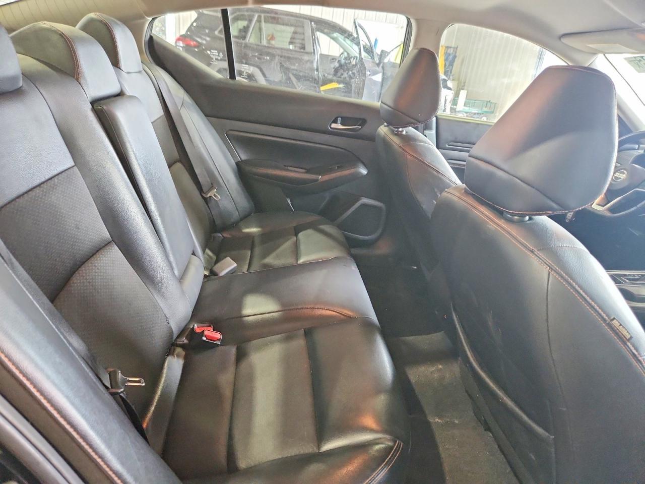 2022 Nissan Altima Sr - zdjęcie 10