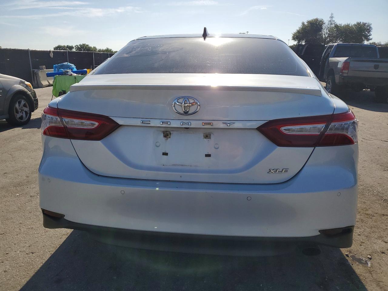 2018 Toyota Camry Xle - zdjęcie 6
