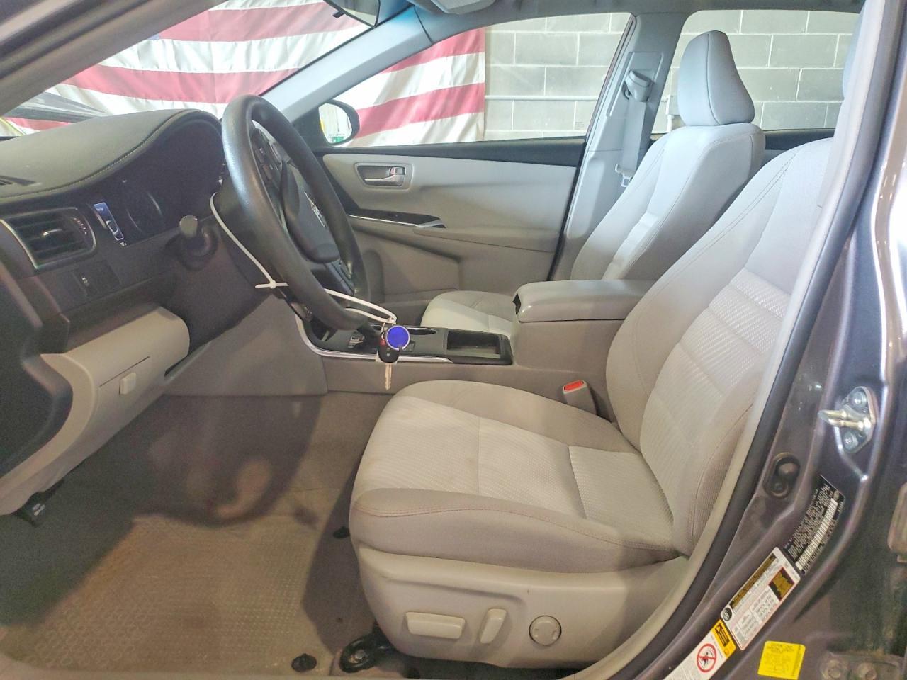 2017 Toyota Camry Le - zdjęcie 7