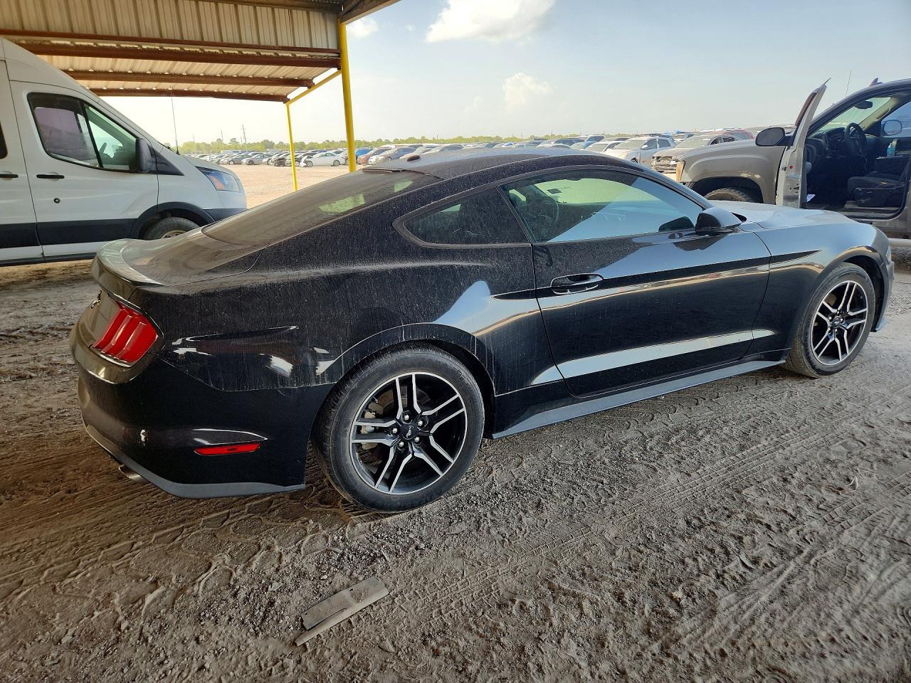 2019 Ford Mustang - zdjęcie 3