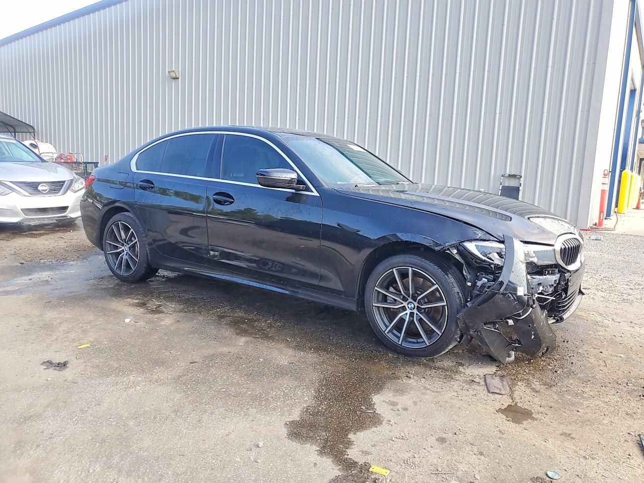 2020 BMW Seria 3 330i - zdjęcie 4