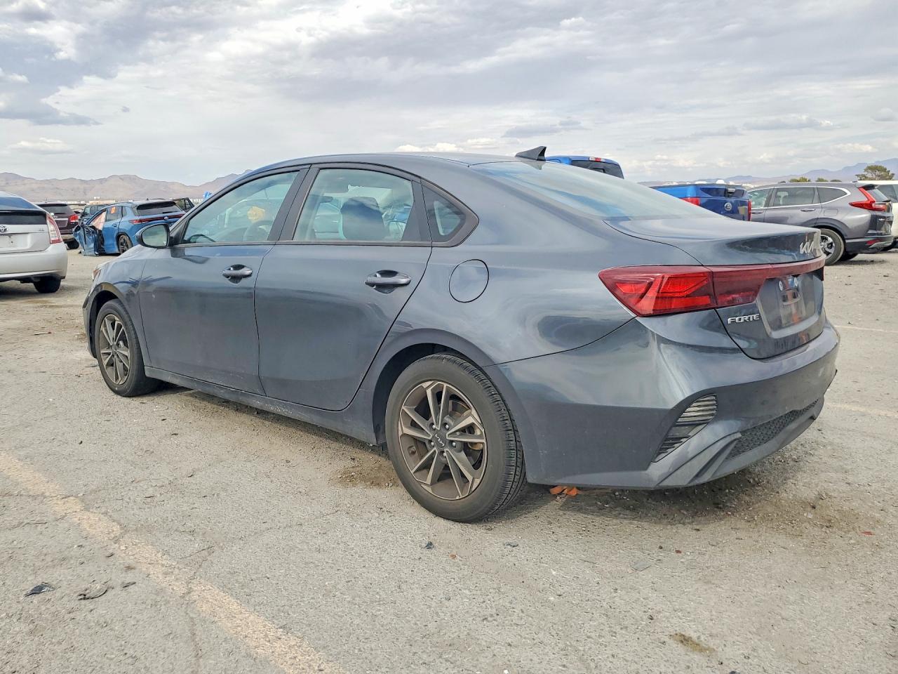 2023 Kia Forte Lxs - zdjęcie 2