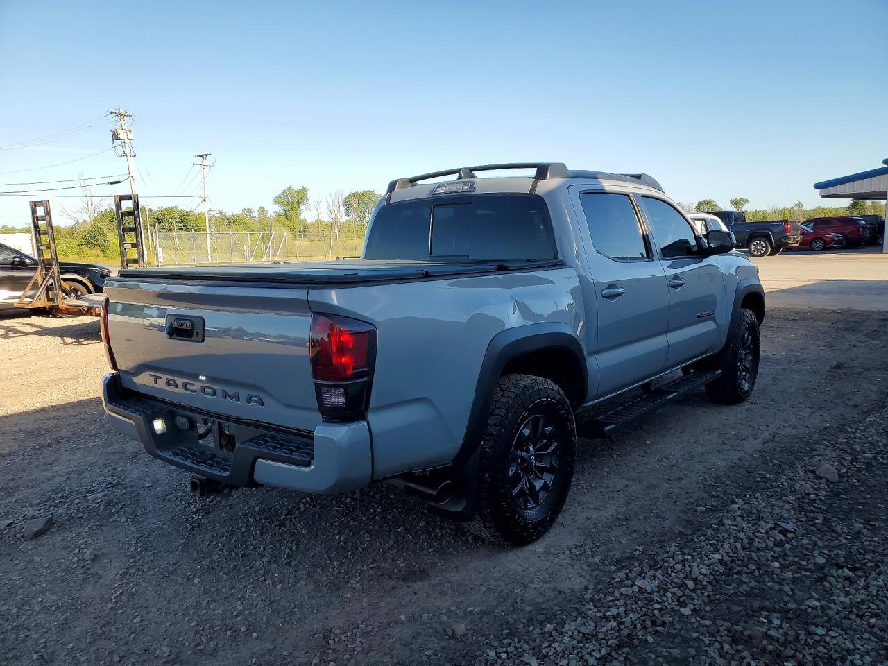 2021 Toyota Tacoma Sr5 V6 - zdjęcie 3