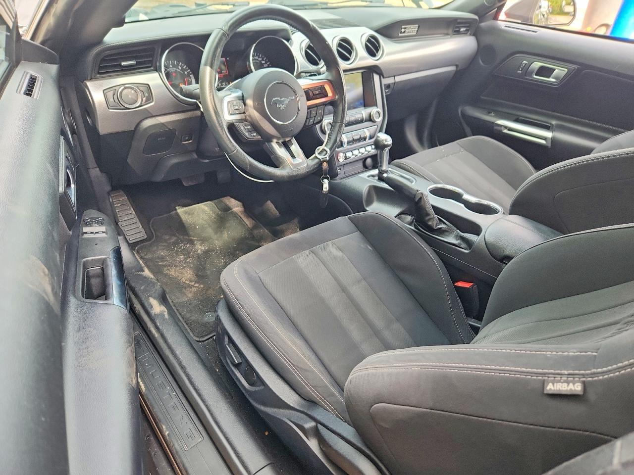 2020 Ford Mustang - zdjęcie 8