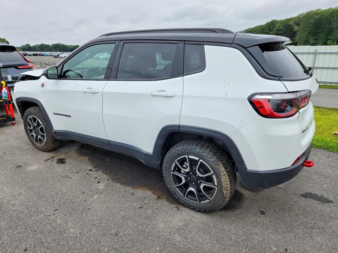2025 Jeep Compass Trailhawk - zdjęcie 2