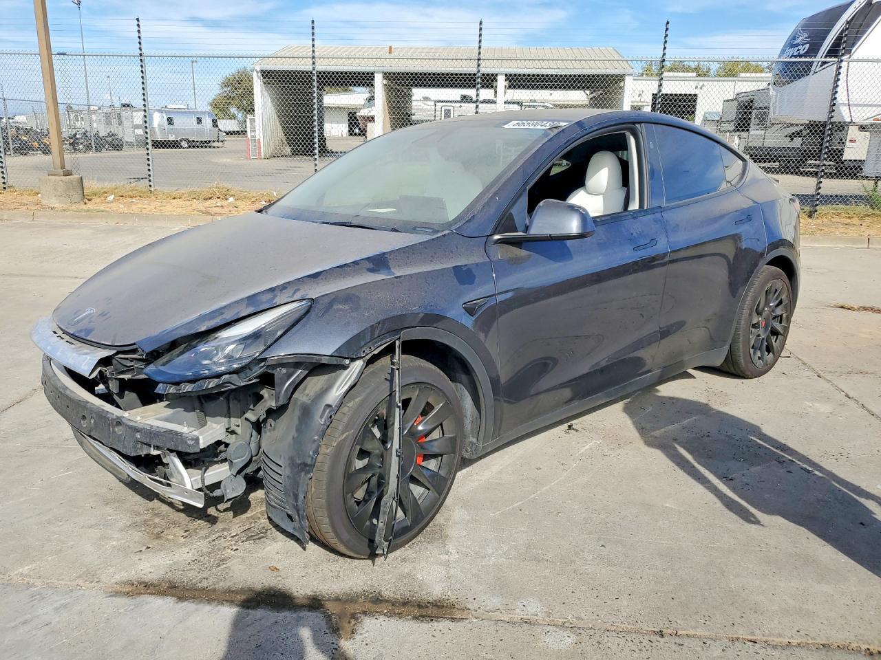 2024 Tesla Model Y - zdjęcie główne