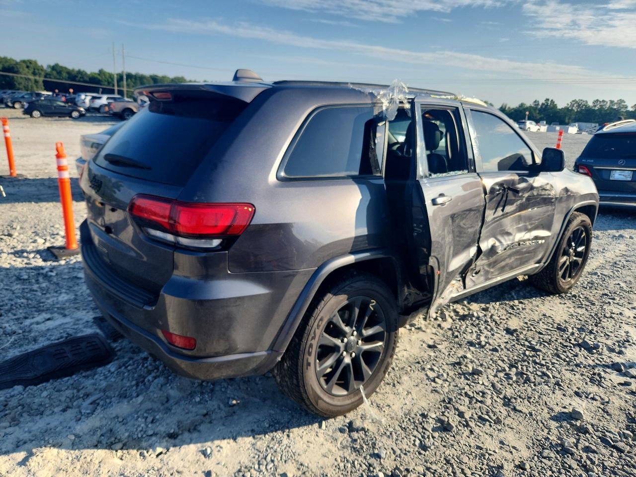 2019 Jeep Grand Cherokee Laredo - zdjęcie 3