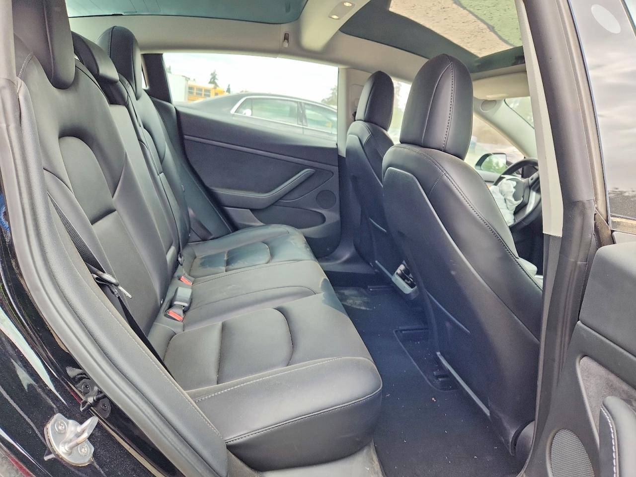 2022 Tesla Model 3 - zdjęcie 10