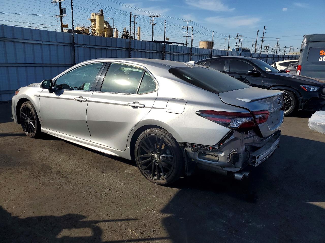 2024 Toyota Camry Xse - zdjęcie 2