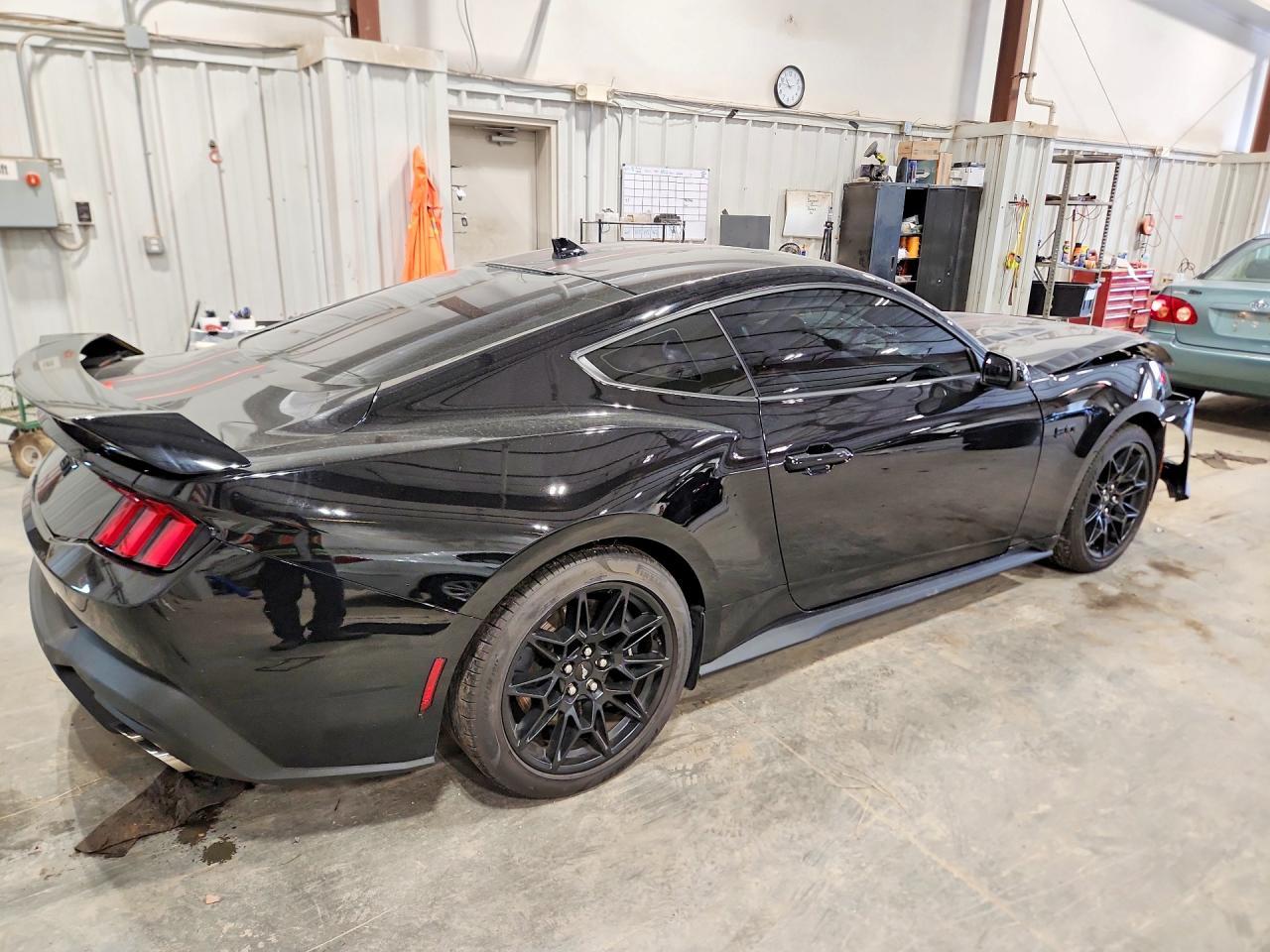 2024 Ford Mustang Gt - zdjęcie 3