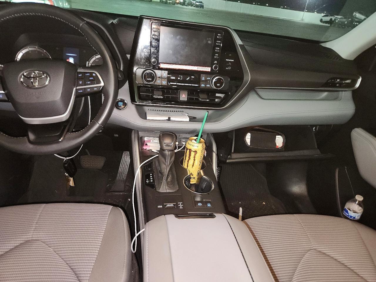 2022 Toyota Highlander Le - zdjęcie 8