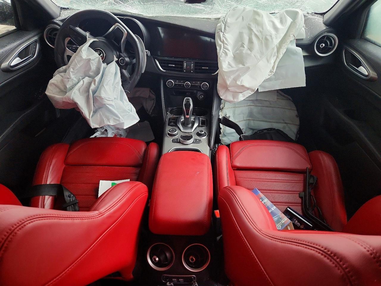 2024 Alfa Romeo Giulia Ti - zdjęcie 8