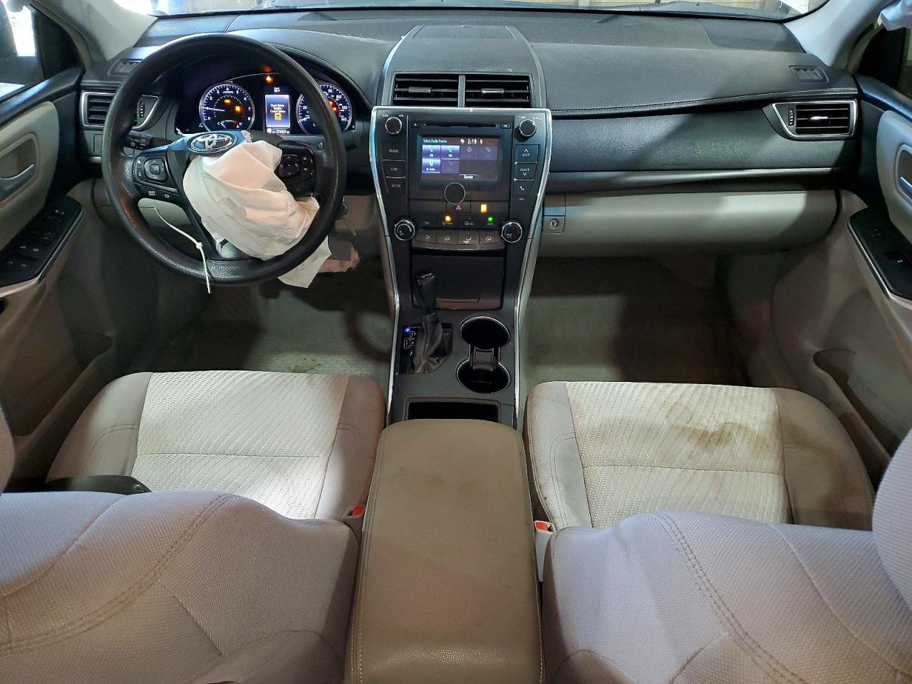 2017 Toyota Camry Le - zdjęcie 8