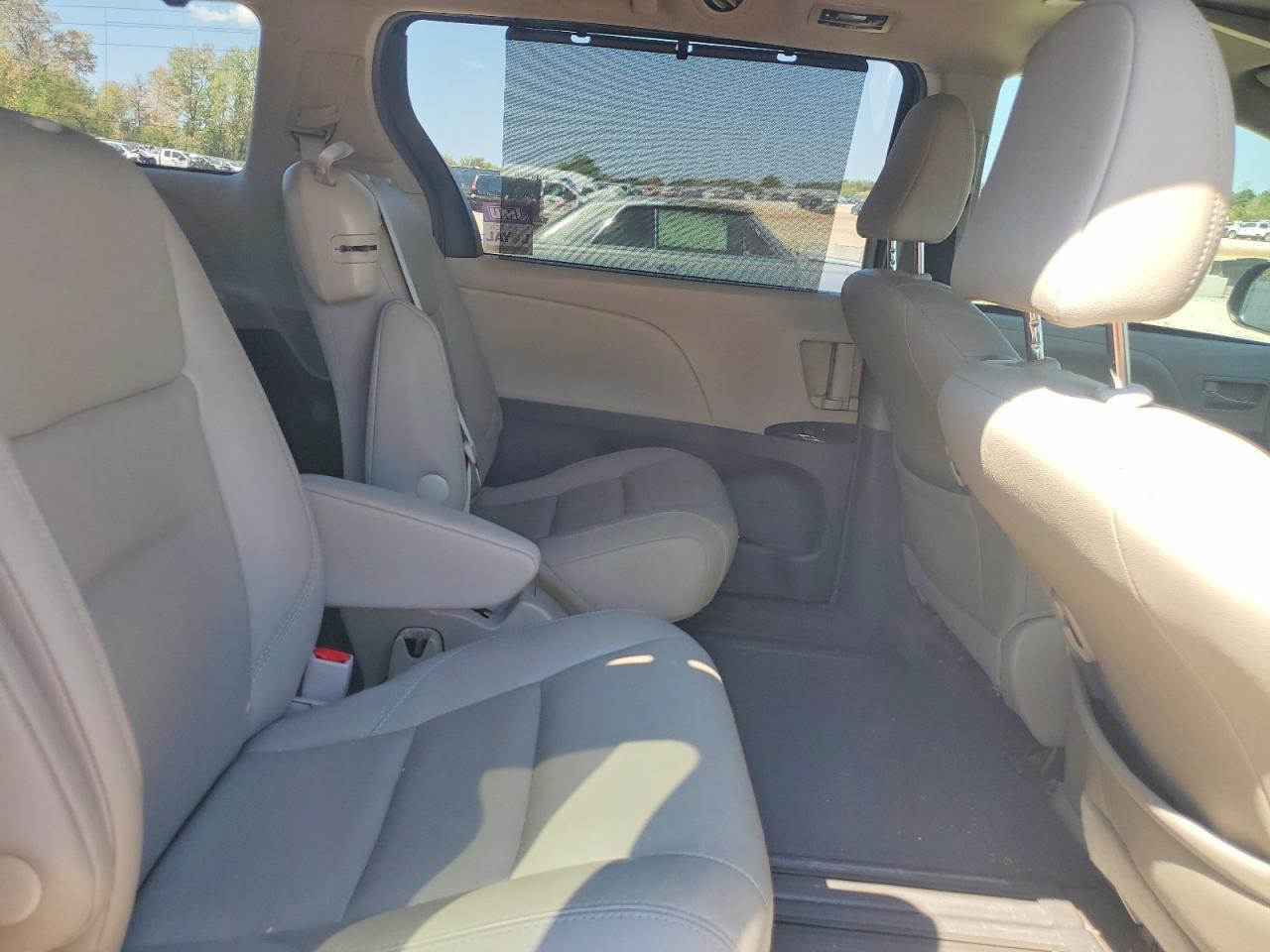 2017 Toyota Sienna Xle 8-Passenger - zdjęcie 11