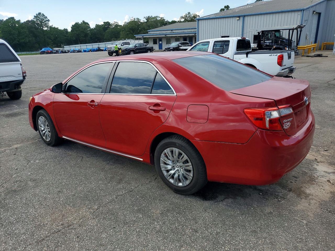 2014 Toyota Camry Le - zdjęcie 2