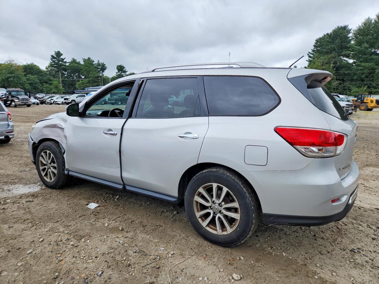2015 Nissan Pathfinder S - zdjęcie 2