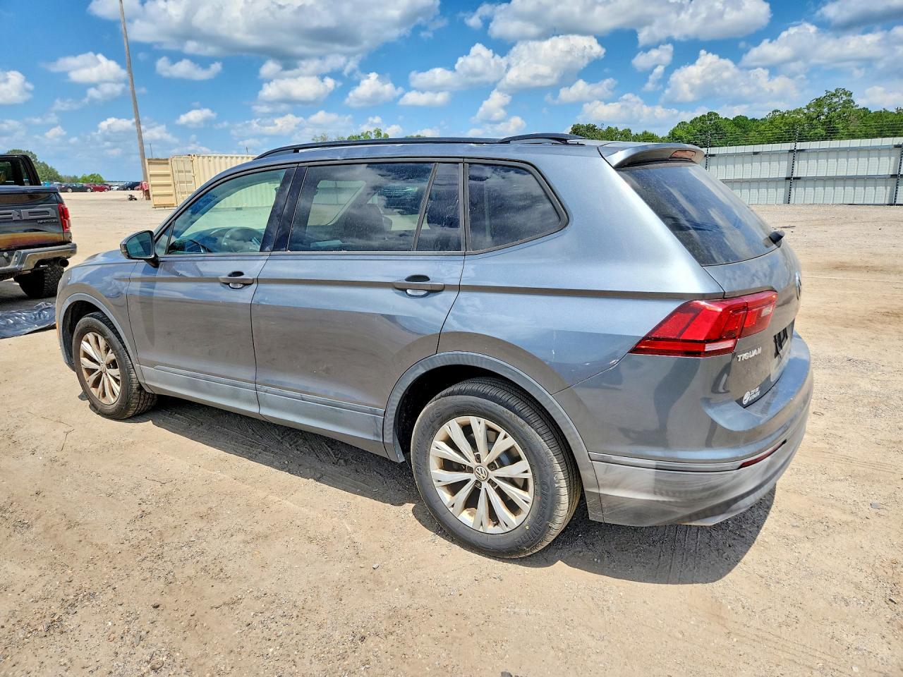 2018 Volkswagen Tiguan S - zdjęcie 2