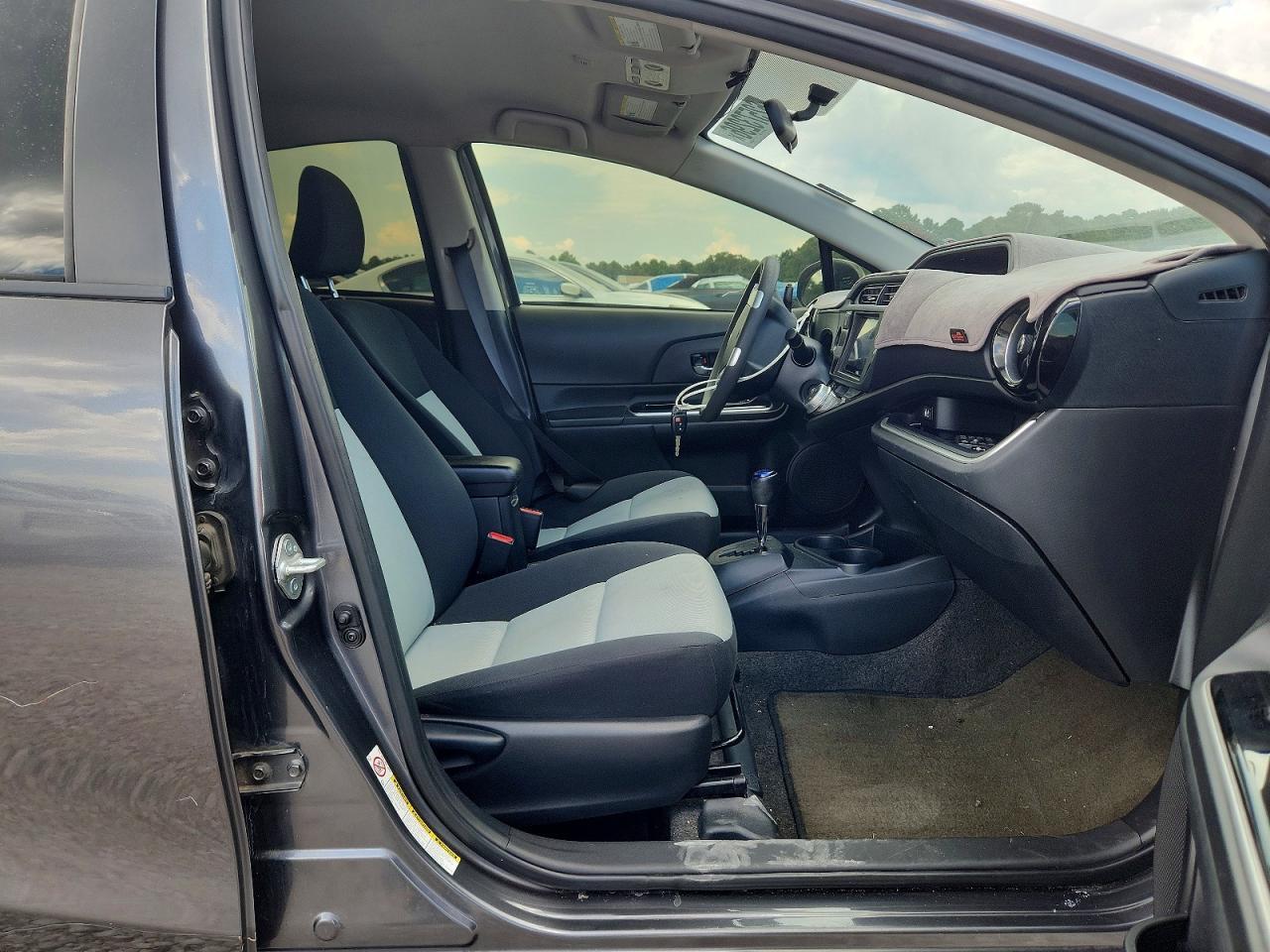 2016 Toyota Prius C Two - zdjęcie 7