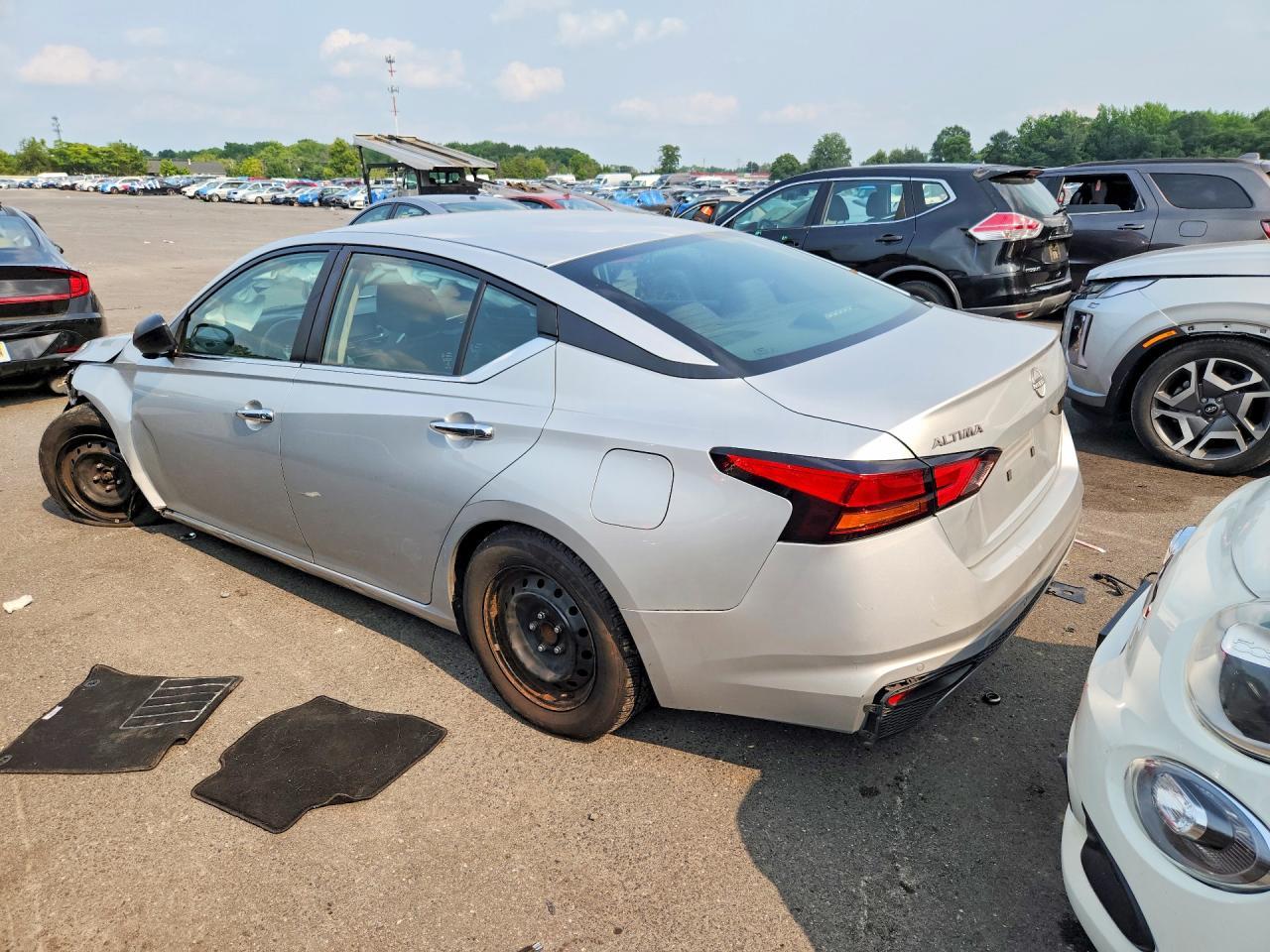 2024 Nissan Altima S - zdjęcie 2