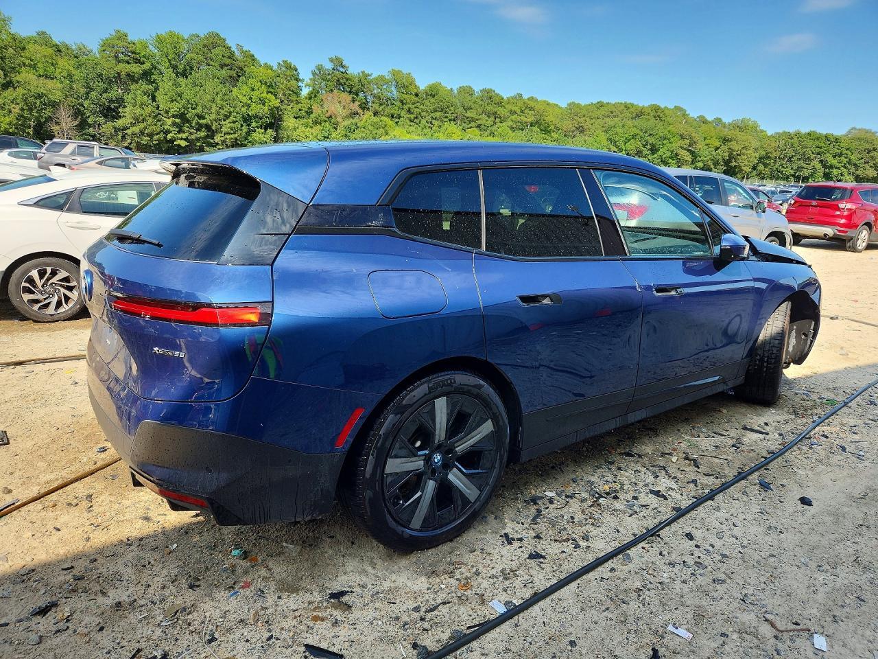 2022 BMW Ix xDrive50 - zdjęcie 3