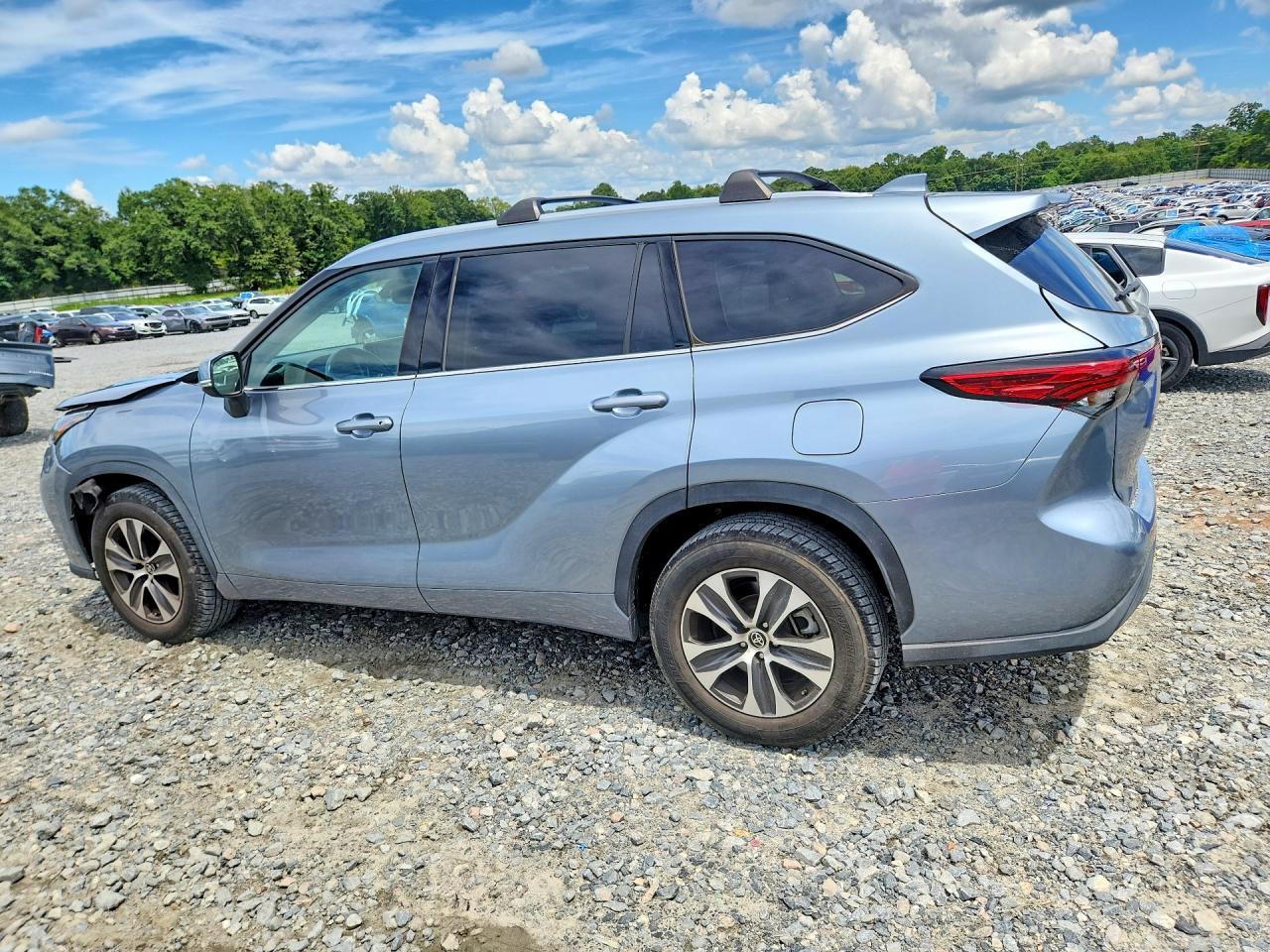 2021 Toyota Highlander Xle - zdjęcie 2
