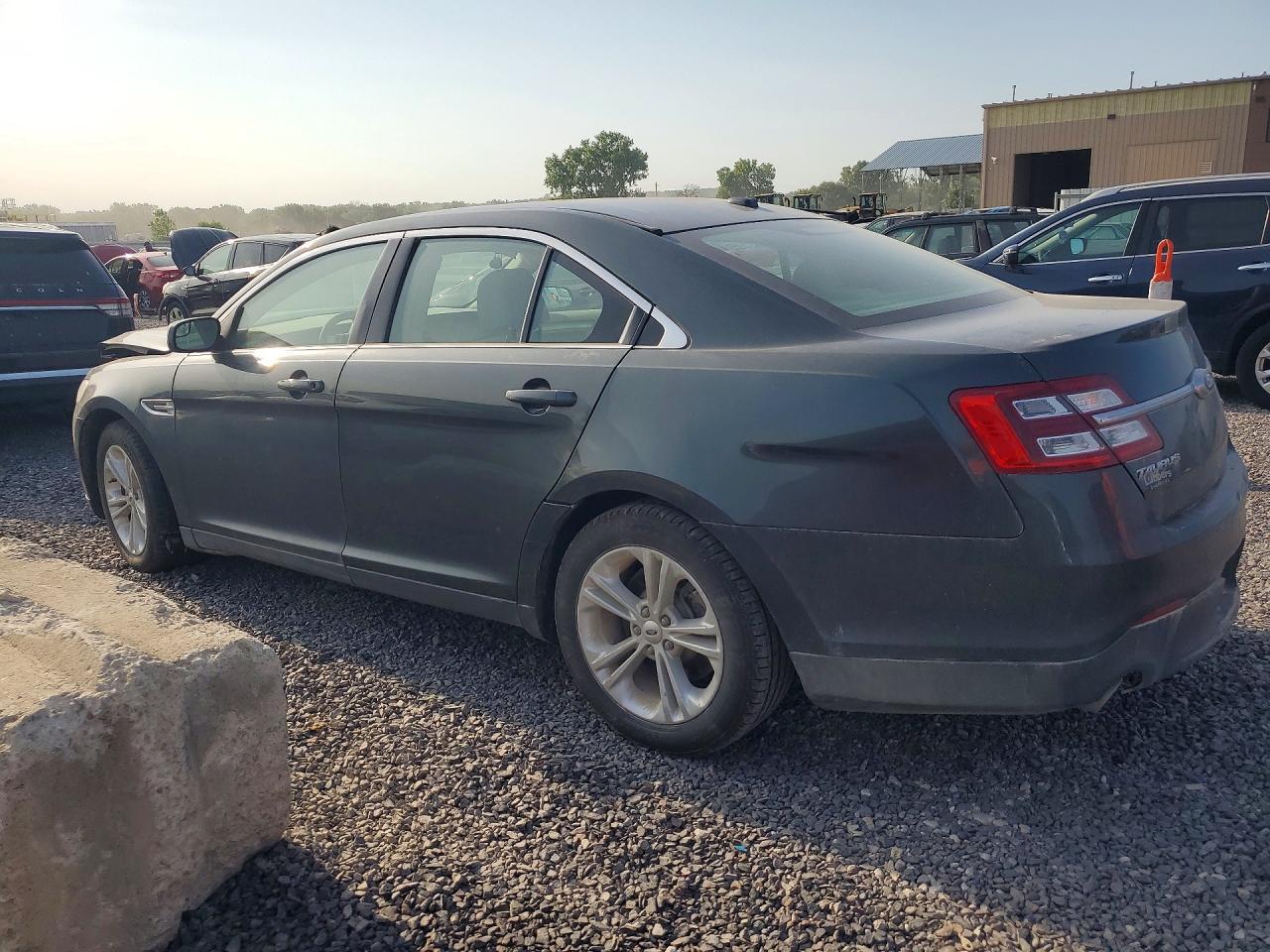 2016 Ford Taurus Se - zdjęcie 2