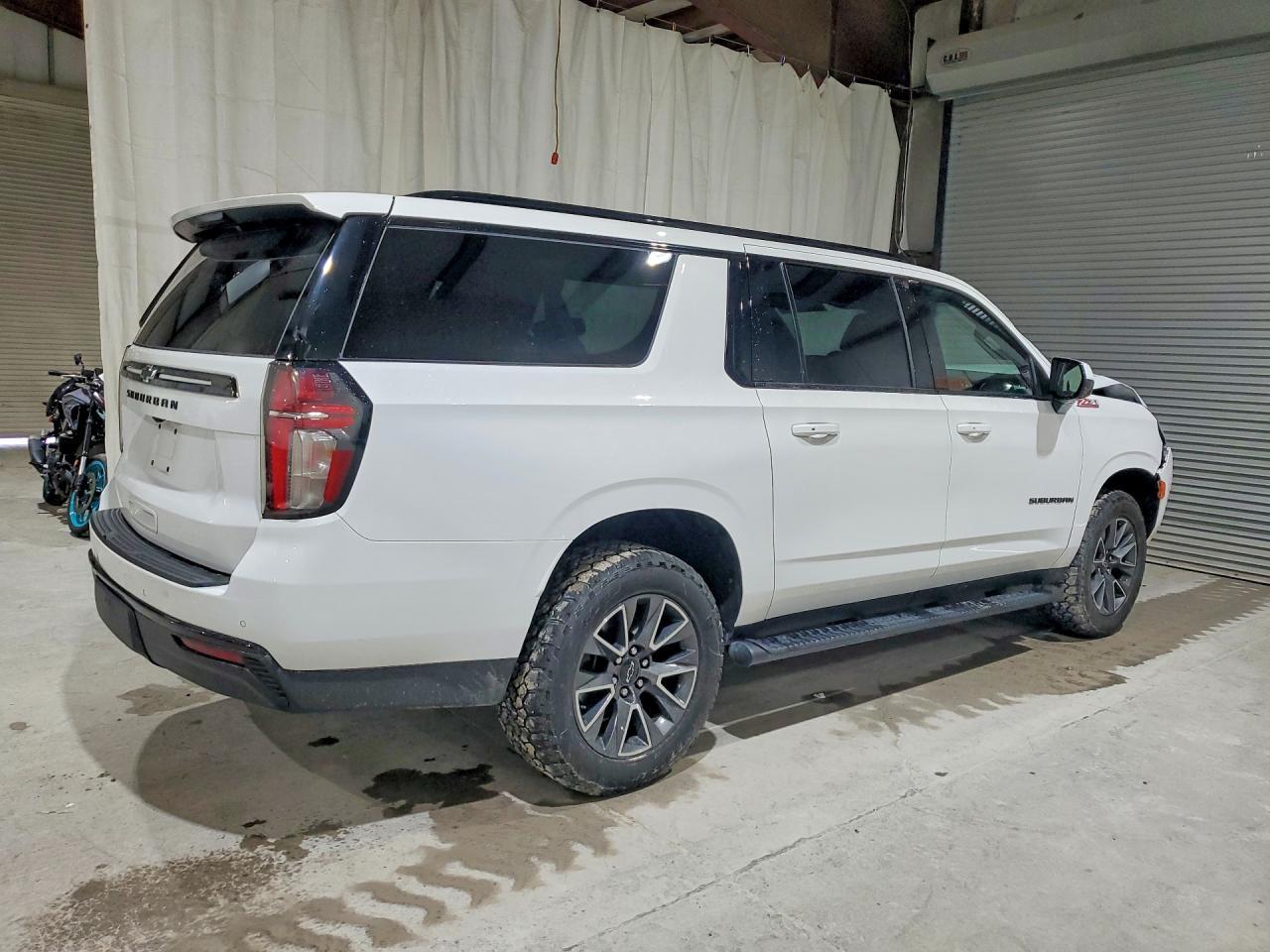 2023 Chevrolet Suburban K1500 Z71 - zdjęcie 3