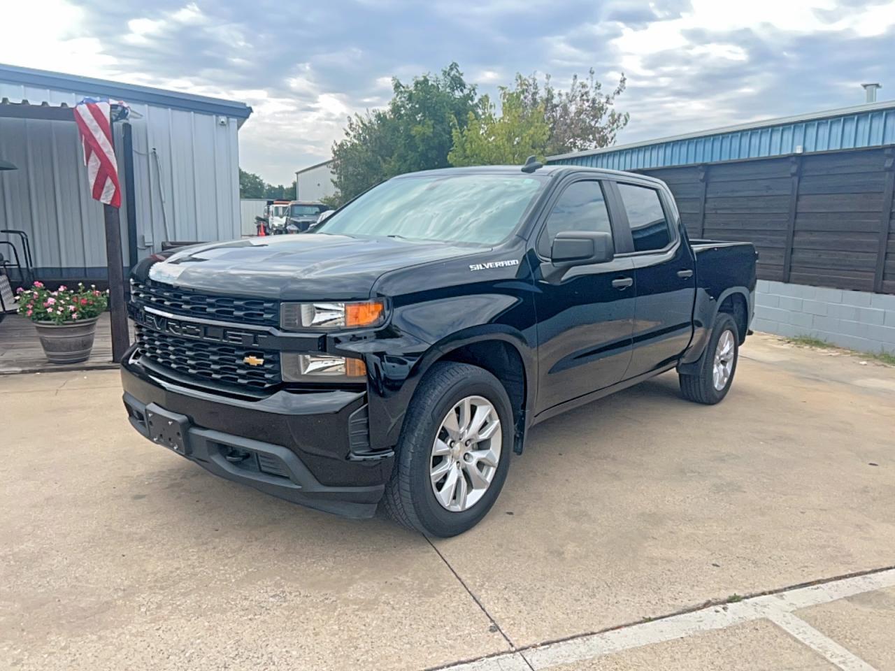 2022 Chevrolet Silverado Ltd C1500 Custom - zdjęcie 2