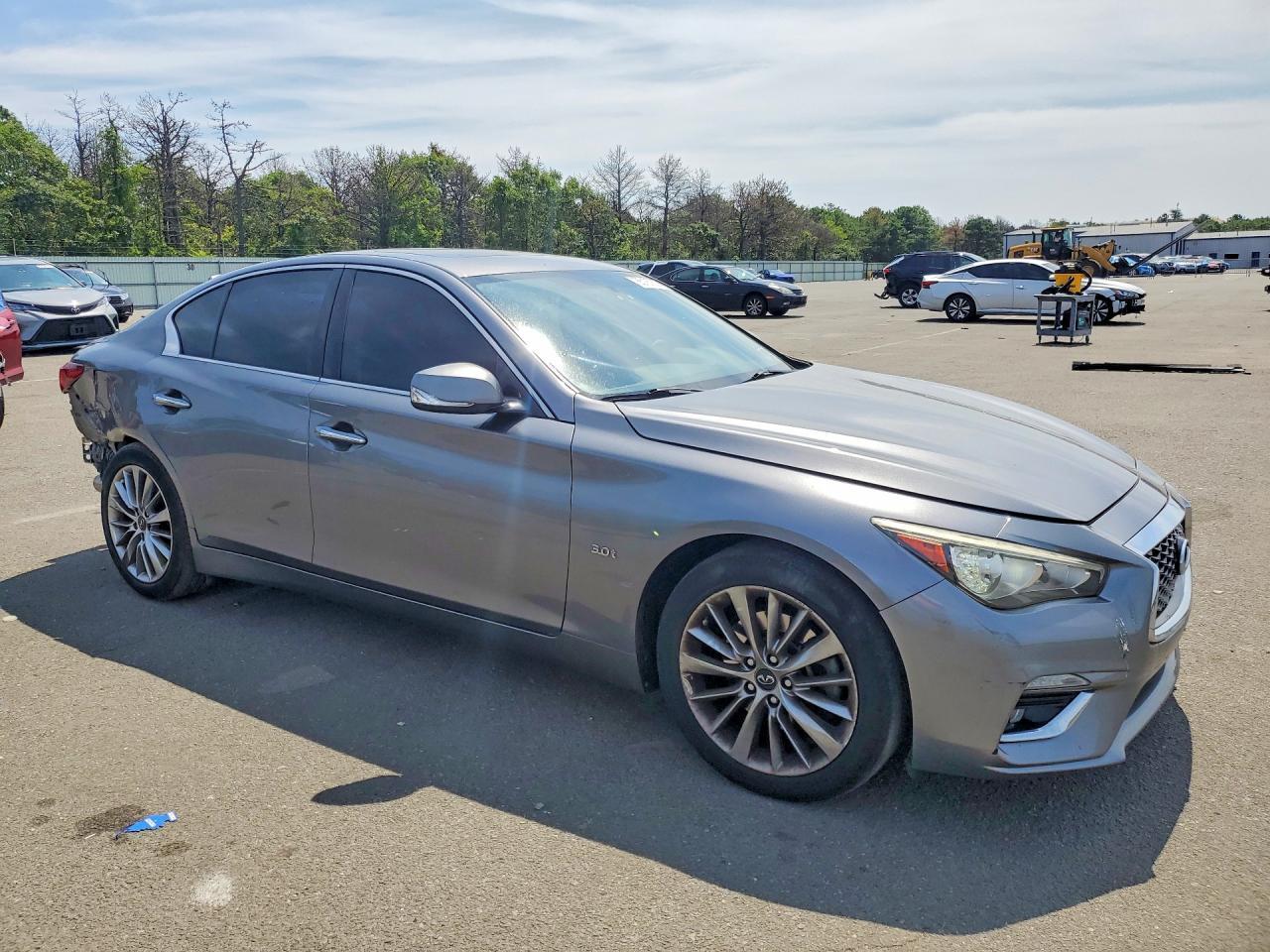 2018 Infiniti Q50 3.0T Luxe - zdjęcie 4