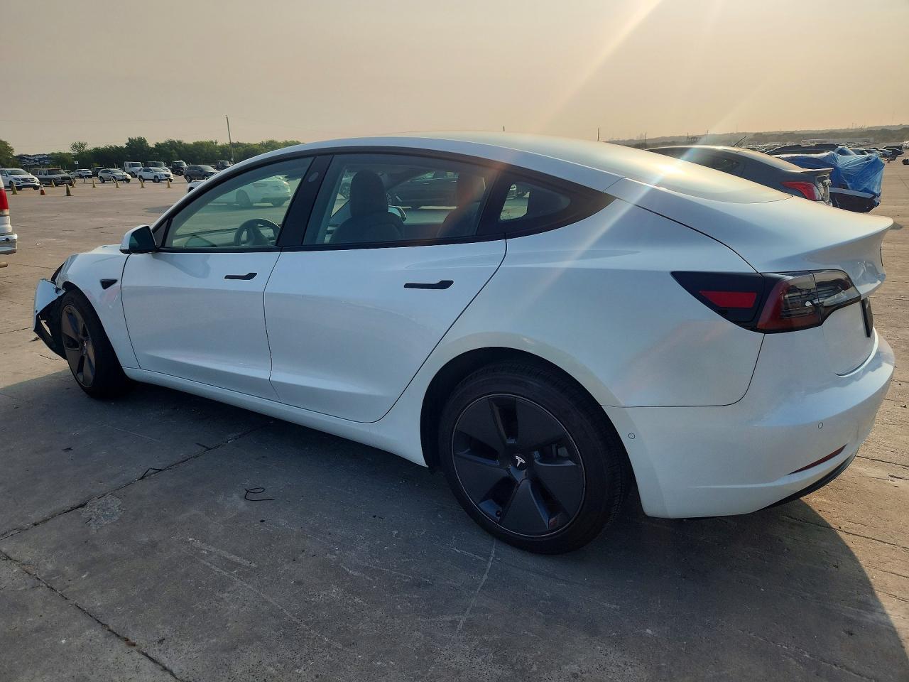 2021 Tesla Model 3 - zdjęcie 2