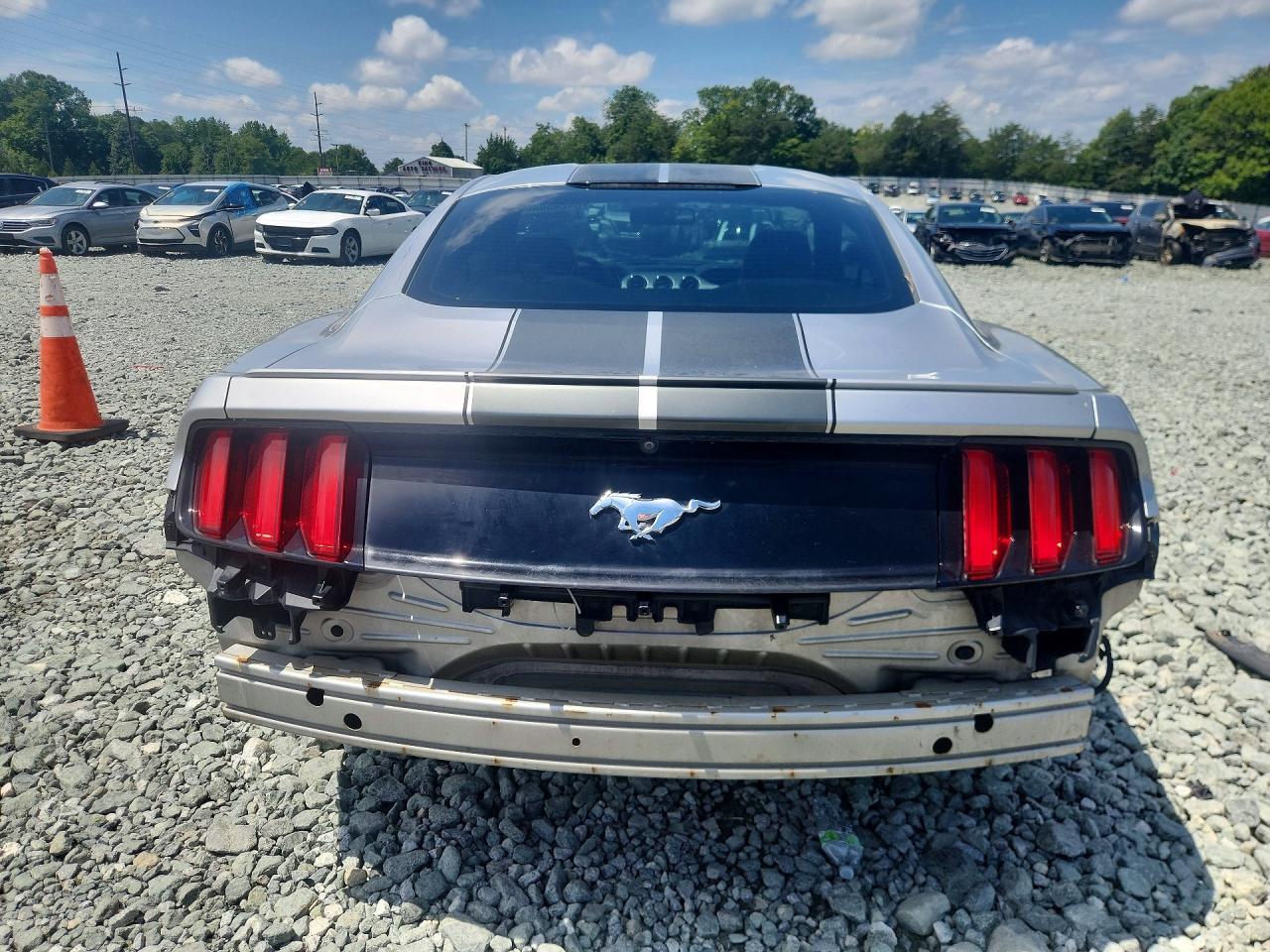 2016 Ford Mustang Base - zdjęcie 6