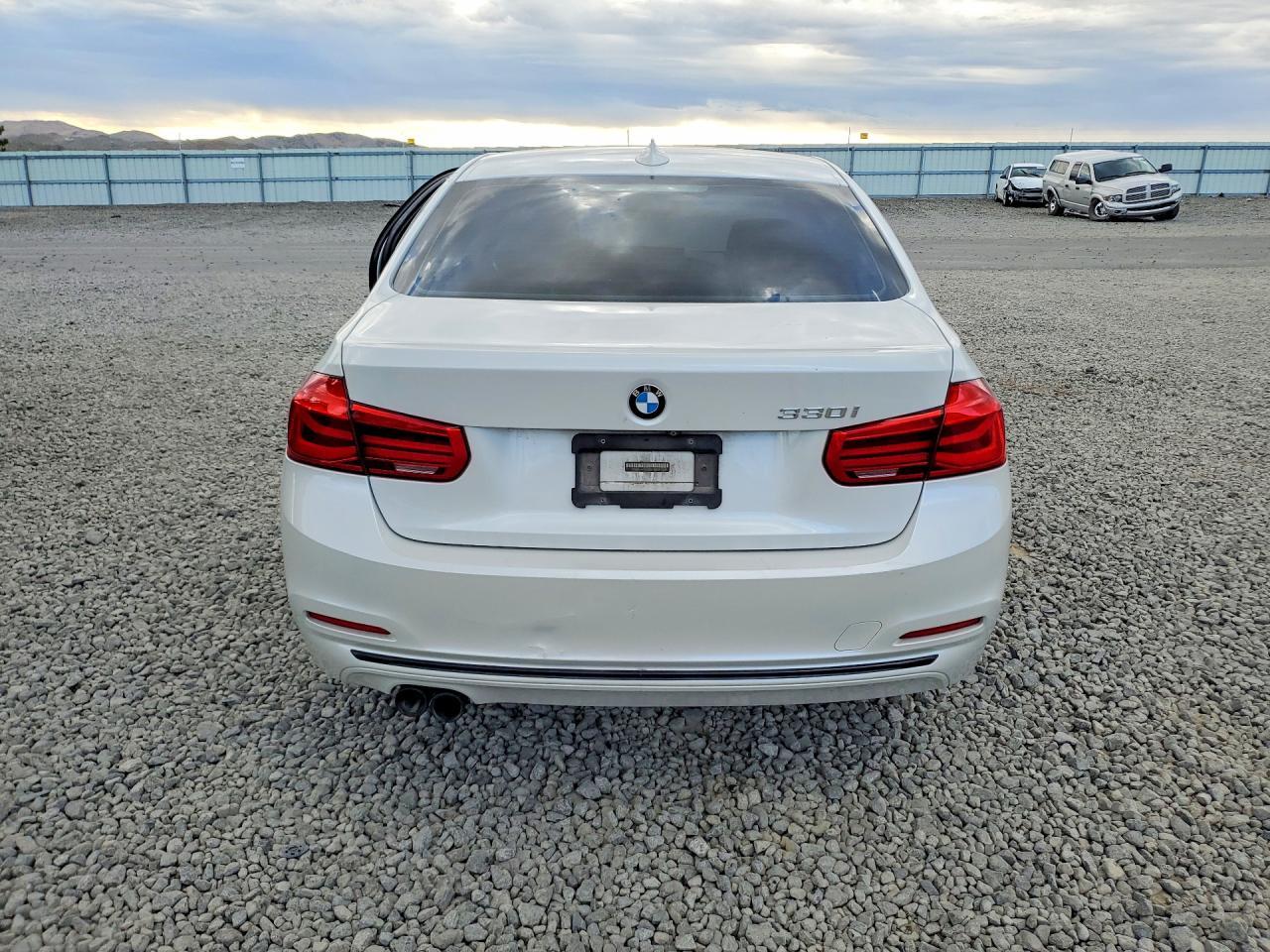 2018 BMW 330 I - zdjęcie 6