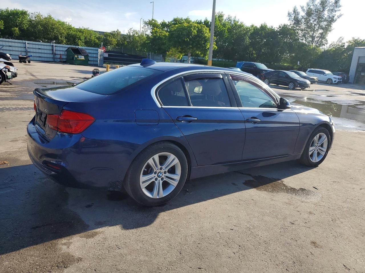 2017 BMW 330 Xi - zdjęcie 3