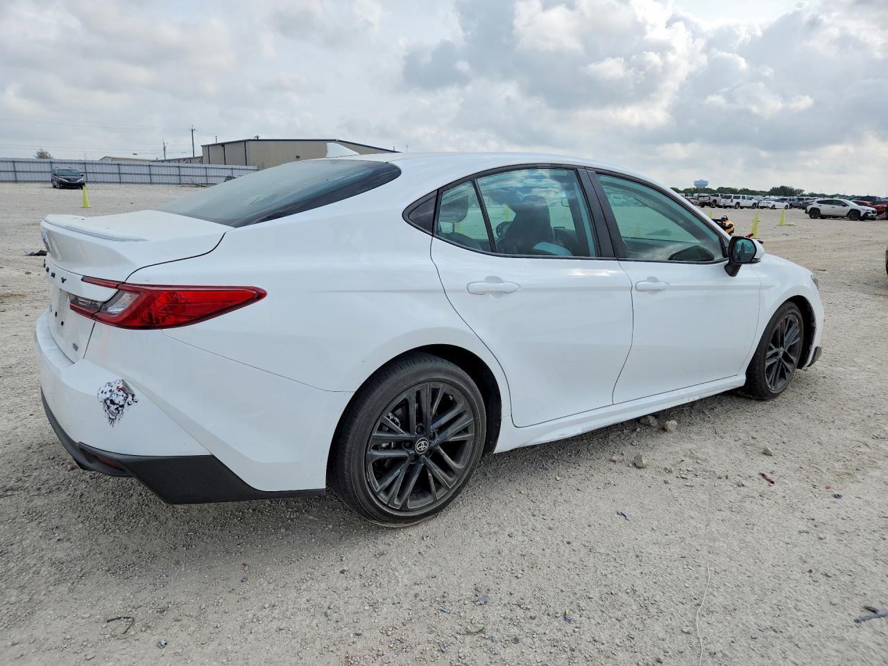 2026 Toyota Camry Se - zdjęcie 3