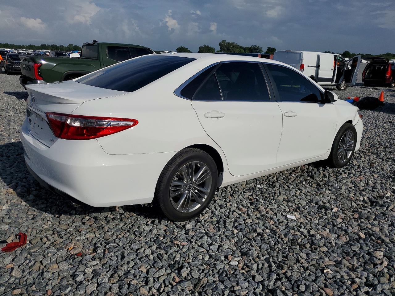 2017 Toyota Camry Se - zdjęcie 3