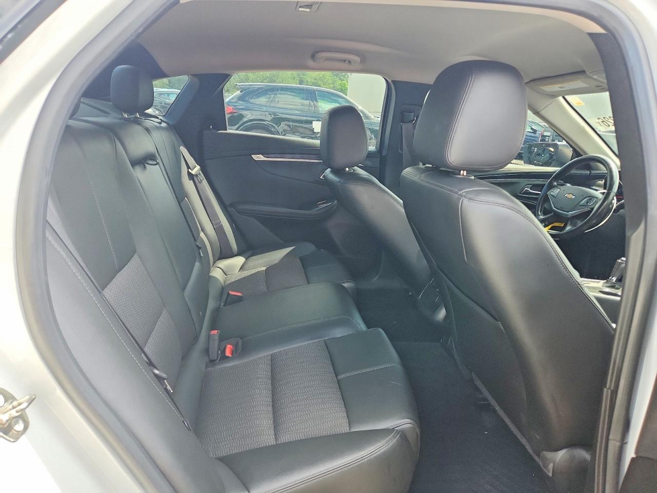 2019 Chevrolet Impala Lt - zdjęcie 10