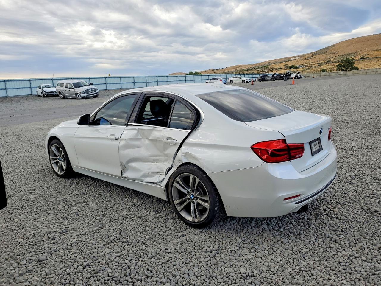2018 BMW 330 I - zdjęcie 2