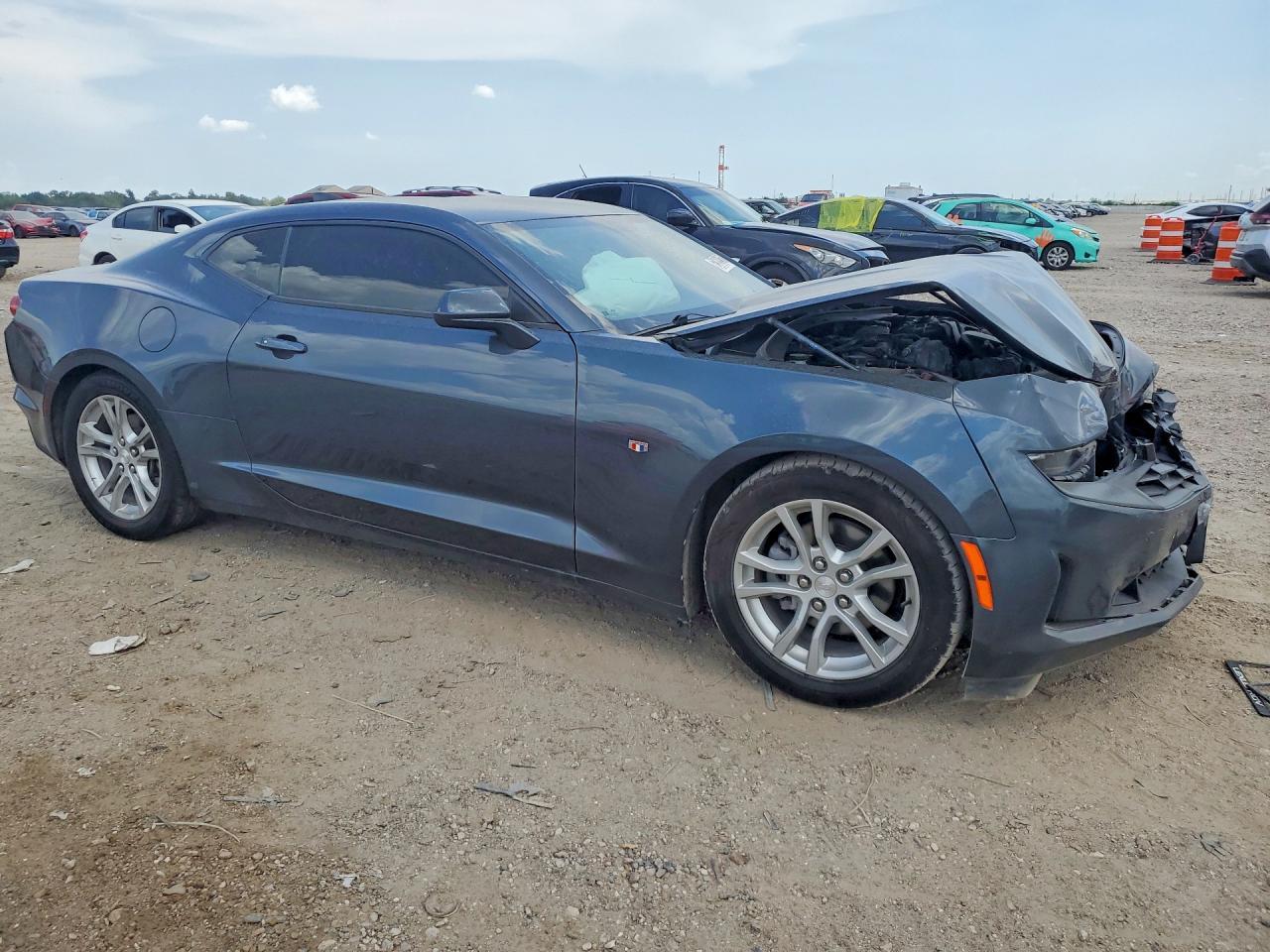 2021 Chevrolet Camaro Ls - zdjęcie 4