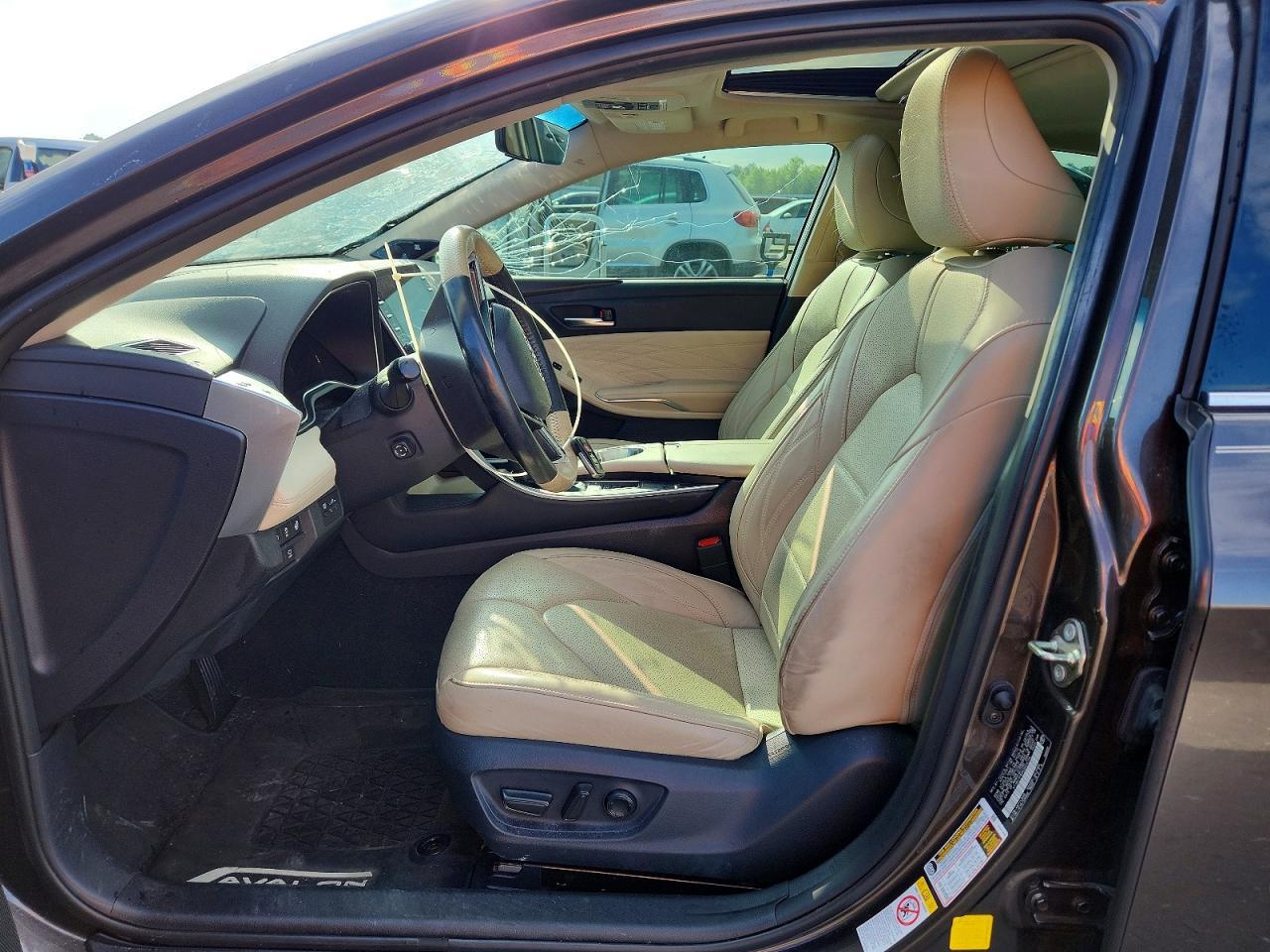 2019 Toyota Avalon Limited - zdjęcie 7